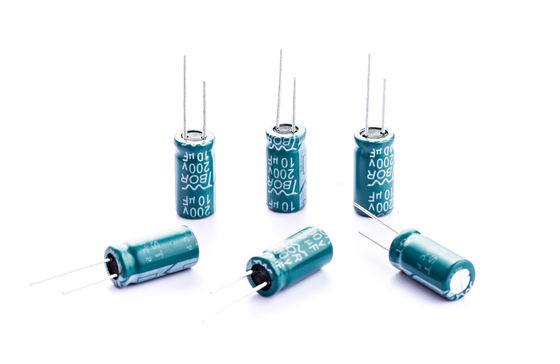 خازن الکترولیتی شعاعی آلومینیومی 10UF200V 8x16mm برای بالاست الکترونیکی