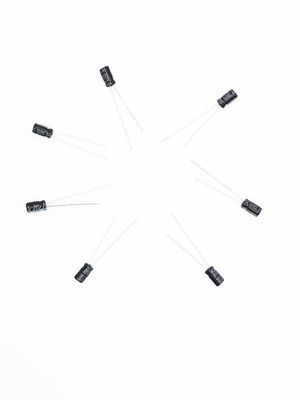 خازن های الکترولیتی مینیاتوری 4.7UF50V خازن با عمر طولانی 2000 ساعت