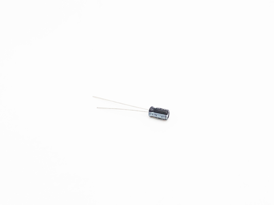 خازن های الکترولیتی مینیاتوری 4.7UF50V خازن با عمر طولانی 2000 ساعت