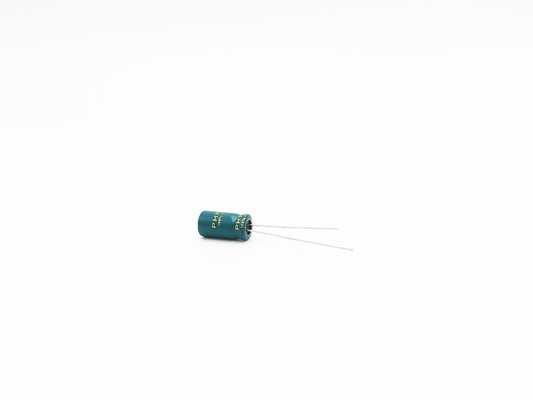 خازن الکترولیتی شعاعی 6.3x12mm 4.7UF 250V ESR پایین 5000 ساعت عمر بار